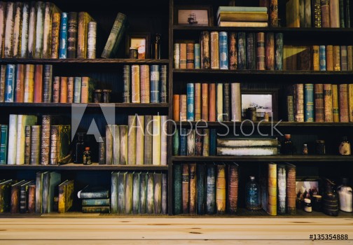 Bild på blurred Image many old books on bookshelf in library